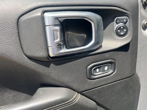 Used 2020 Jeep Wrangler Unlimited Sahara AWD/4WD image 11