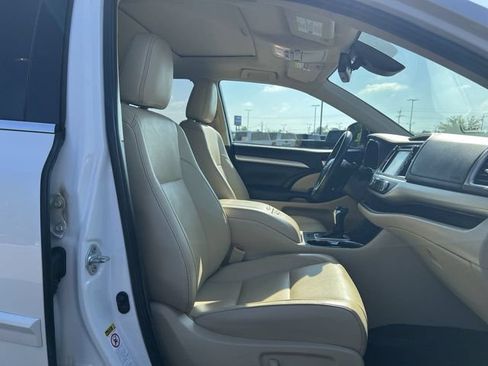 Used 2019 Toyota Highlander XLE AWD/4WD image 27