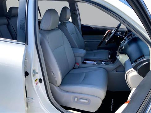 Used 2013 Toyota Highlander Limited FWD image 9