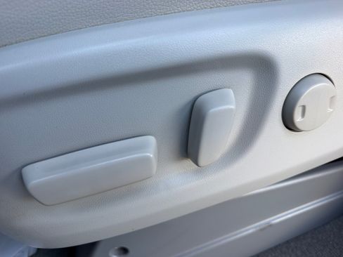 Used 2014 Toyota Sienna XLE w/ XLE Premium Package FWD image 14