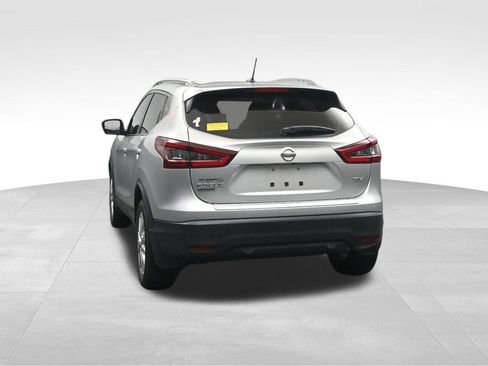 Used 2022 Nissan Rogue Sport SV w/ Technology Package FWD image 4