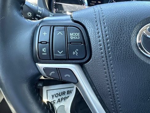 Used 2019 Toyota Highlander XLE AWD/4WD image 25