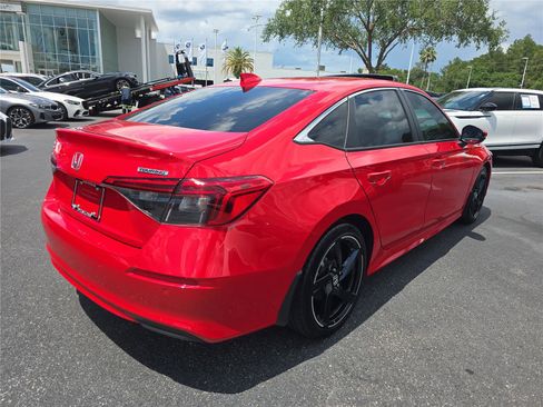 Used 2024 Honda Civic Touring image 3