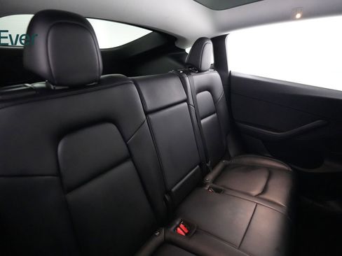 Used 2021 Tesla Model Y Long Range image 5