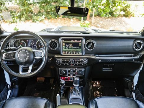 Used 2022 Jeep Wrangler Unlimited Rubicon 4xe w/ Cold Weather Group AWD/4WD image 12