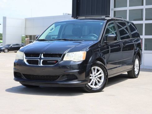 Used 2014 Dodge Grand Caravan SXT FWD image 3