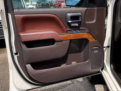 Used 2015 Chevrolet Silverado 1500 High Country w/ High Country Premium Package AWD/4WD image 17