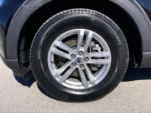 Used 2020 Ford Explorer XLT image 25