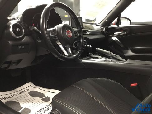 Used 2018 FIAT 124 Spider Classica w/ Technology Group image 32