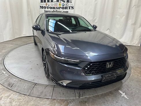Used 2023 Honda Accord Hybrid Touring image 6