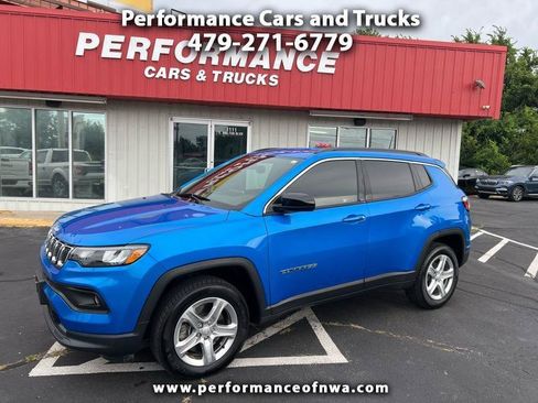 Used 2023 Jeep Compass Latitude w/ Convenience Group AWD/4WD image 1