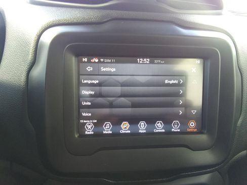 Used 2018 Jeep Renegade Latitude w/ Cold Weather Group image 25