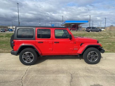 Used 2023 Jeep Wrangler Sahara image 7