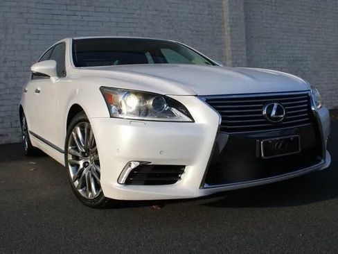 Used 2016 Lexus LS 460 AWD image 2