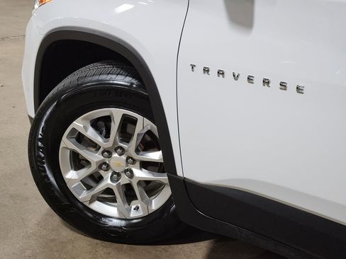 Used 2018 Chevrolet Traverse LS FWD image 23