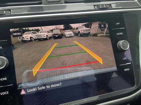 Used 2018 Volkswagen Tiguan SE w/ Panoramic Sunroof Package image 21