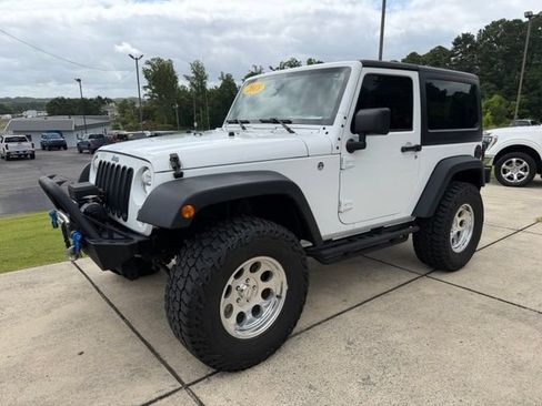 Used 2018 Jeep Wrangler Sport AWD/4WD image 7