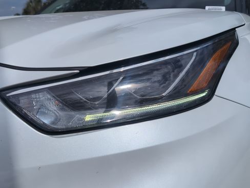 Used 2023 Toyota Highlander Limited image 6