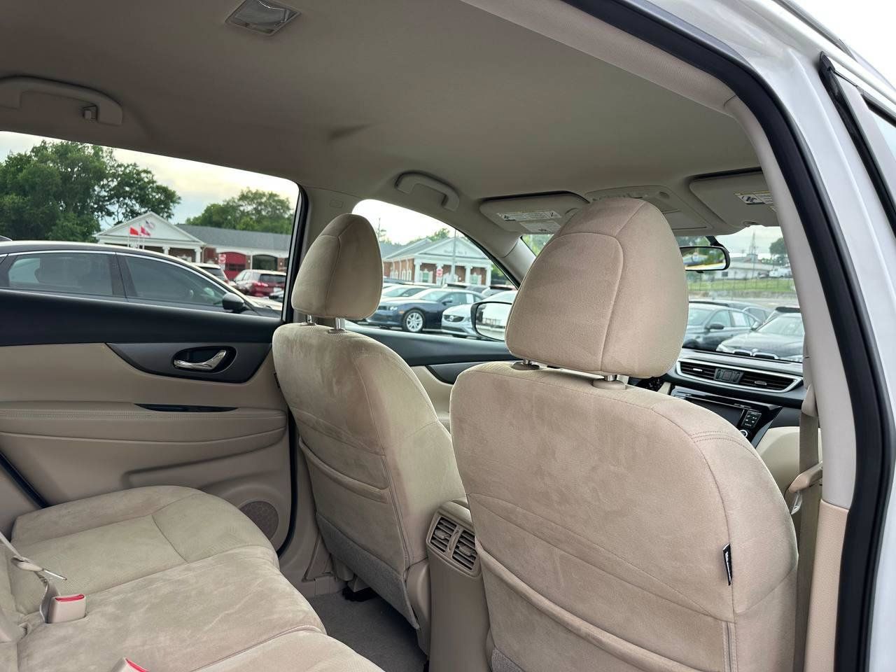 Used 2015 Nissan Rogue SV w/ SV Premium Package FWD image 33