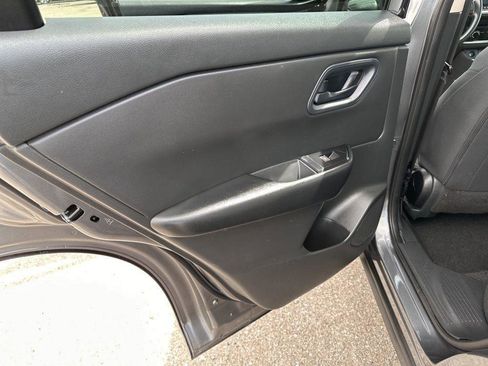 Used 2024 Nissan Rogue S FWD image 19