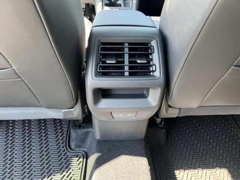 New 2026 Volkswagen Tiguan SE image 22