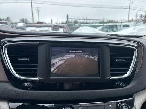 Used 2023 Chrysler Voyager LX image 25