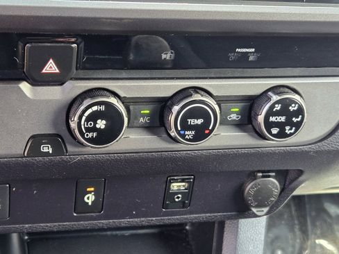 Used 2017 Toyota Tacoma TRD Sport w/ Tow Package RWD image 17