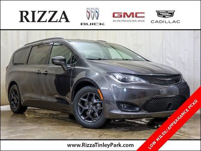 Used 2020 Chrysler Pacifica Limited w/ Advanced Safetytec Group