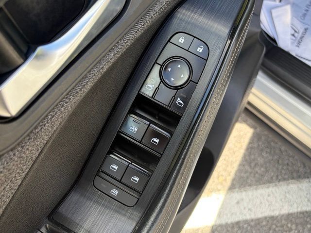 Used 2021 Nissan Rogue SV AWD/4WD image 12