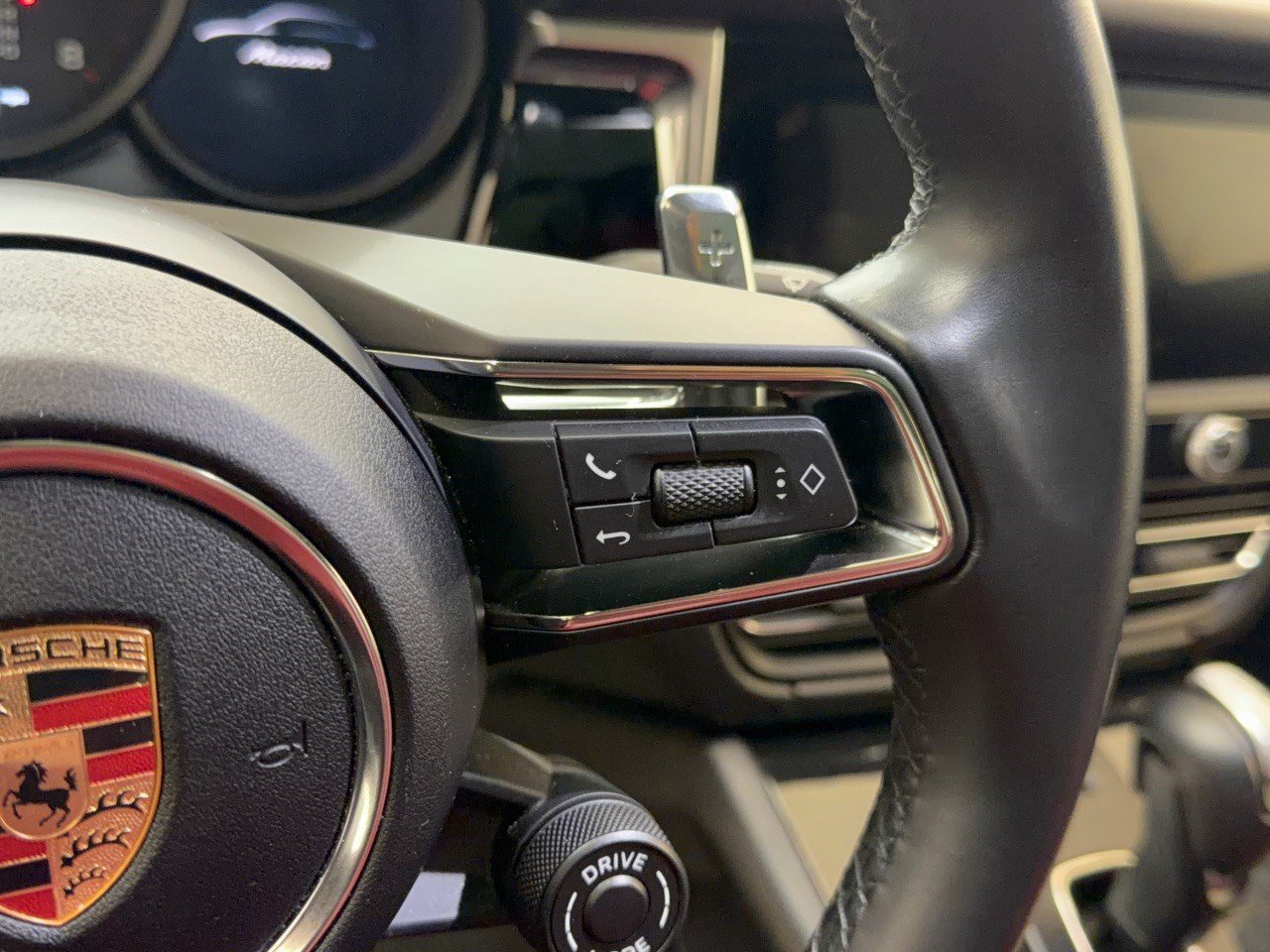Used 2024 Porsche Macan AWD/4WD image 19
