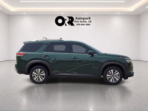 Used 2023 Nissan Pathfinder SL AWD/4WD image 6