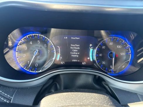 Used 2025 Chrysler Pacifica Limited FWD image 17