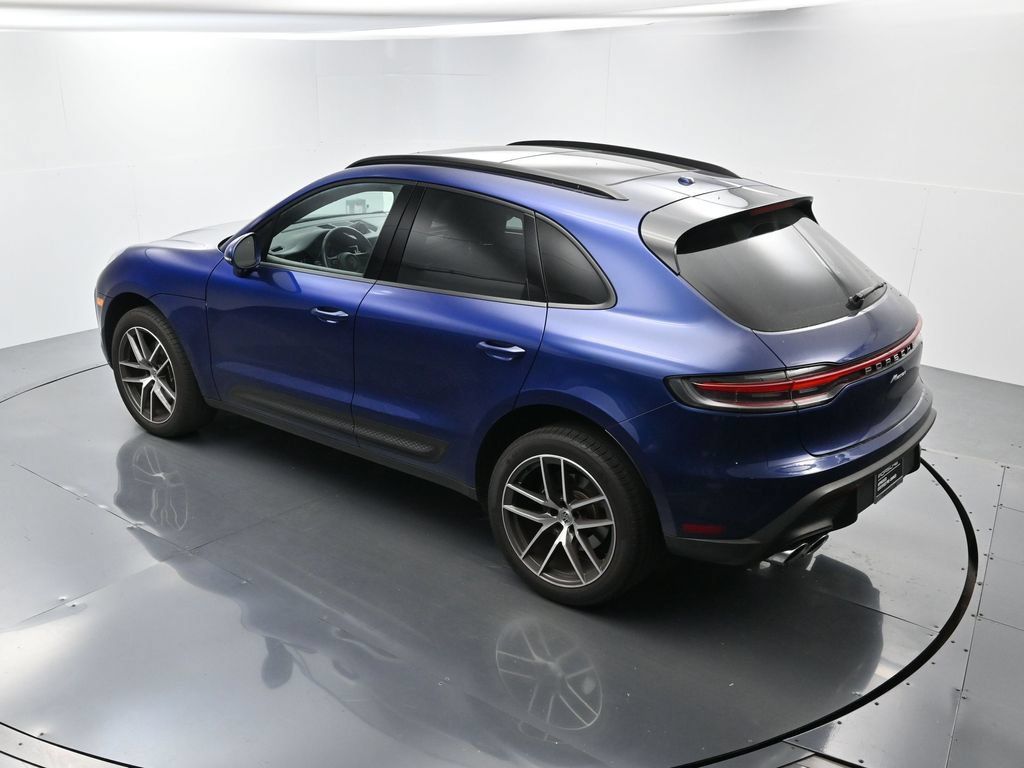 Certified 2024 Porsche Macan AWD/4WD image 34