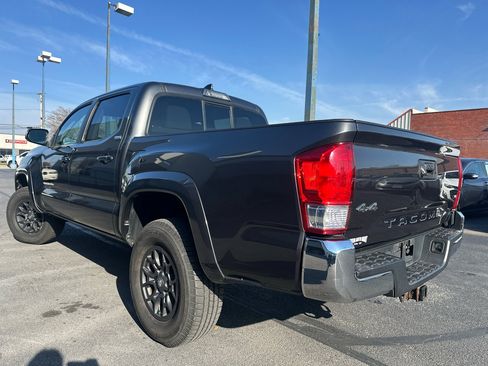 Used 2017 Toyota Tacoma SR5 image 6