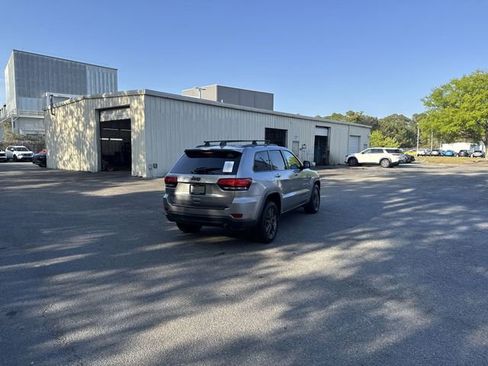 Used 2017 Jeep Grand Cherokee Laredo image 5