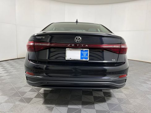 Used 2025 Volkswagen Jetta SE image 8