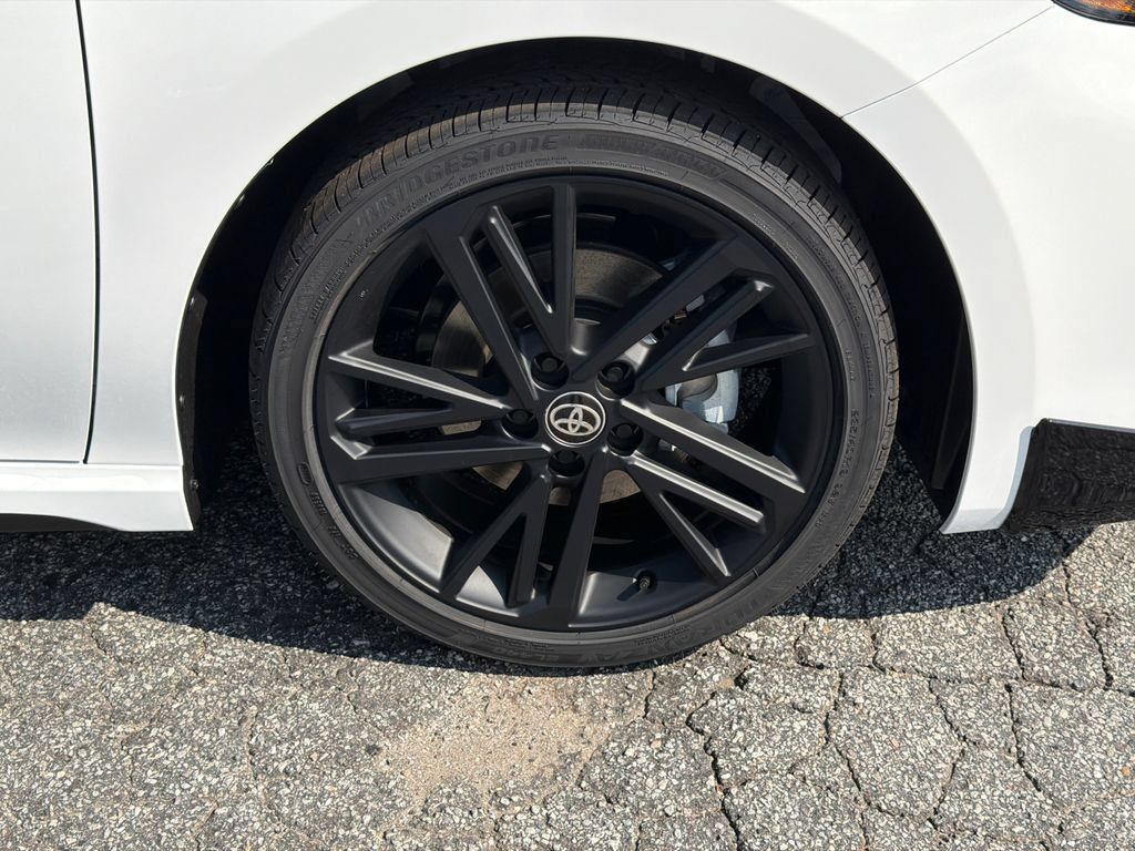 New 2026 Toyota Camry Hybrid FWD image 13