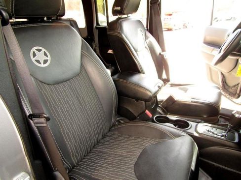 Used 2015 Jeep Wrangler Unlimited Sport image 28