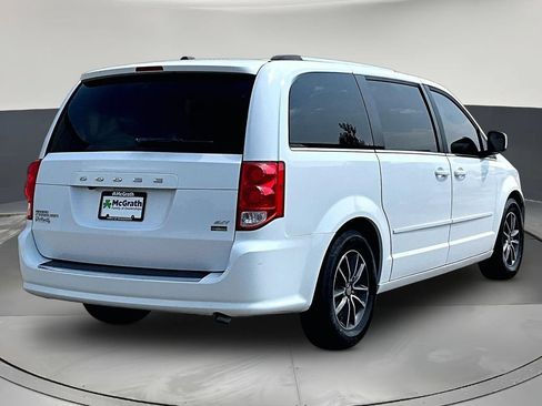 Used 2017 Dodge Grand Caravan SXT FWD image 7