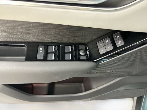 Used 2026 Land Rover Range Rover Velar Dynamic SE AWD/4WD image 18