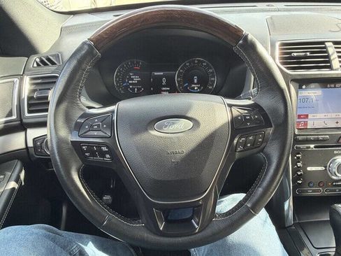 Used 2017 Ford Explorer Platinum AWD/4WD image 34