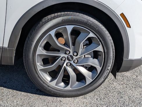 Used 2022 Lincoln Nautilus Reserve image 13