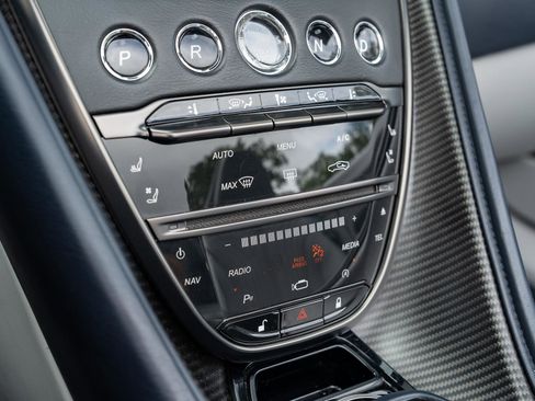 Used 2020 Aston Martin DB11 Volante RWD image 36