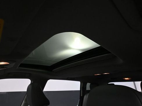 Used 2021 Toyota Highlander XLE image 24