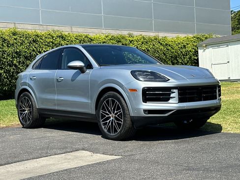 Certified 2025 Porsche Cayenne Coupe AWD/4WD image 10