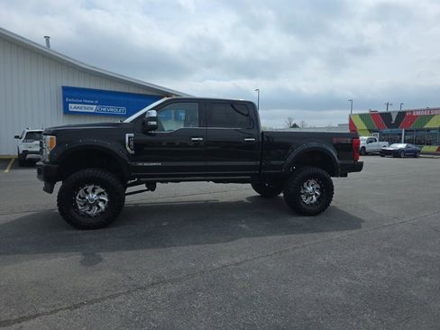 Used 2017 Ford F250 Platinum w/ Platinum Ultimate Package AWD/4WD image 2