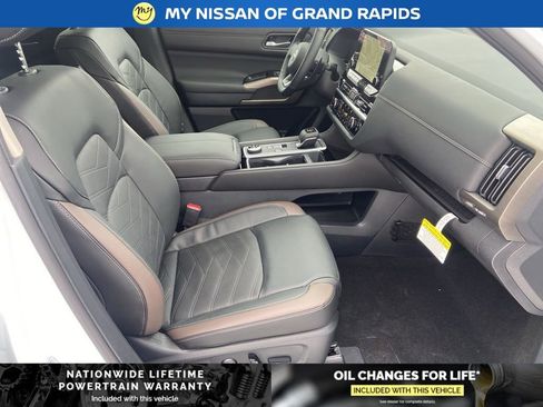 New 2025 Nissan Pathfinder Platinum image 22