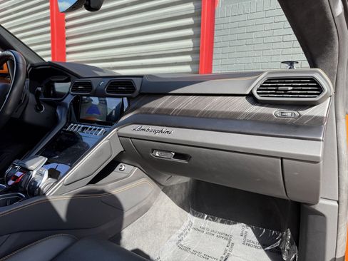 Used 2023 Lamborghini Urus S image 15