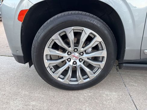 Used 2023 GMC Yukon XL Denali w/ Denali Reserve Package image 5