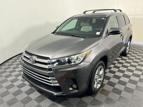 Used 2017 Toyota Highlander Limited FWD image 7